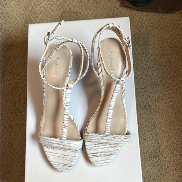 Chic White Strappy Sandals - Picture 1 of 4